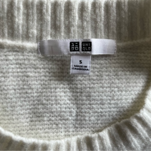 Ivory white sweater from Uni Qlo. Great cozy and soft basic, perfect for fall! - Picture 4 of 4